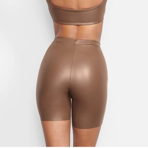 Skims Faux Leather Biker Shorts Jasper NEW Women's XS - Picture 5 of 8